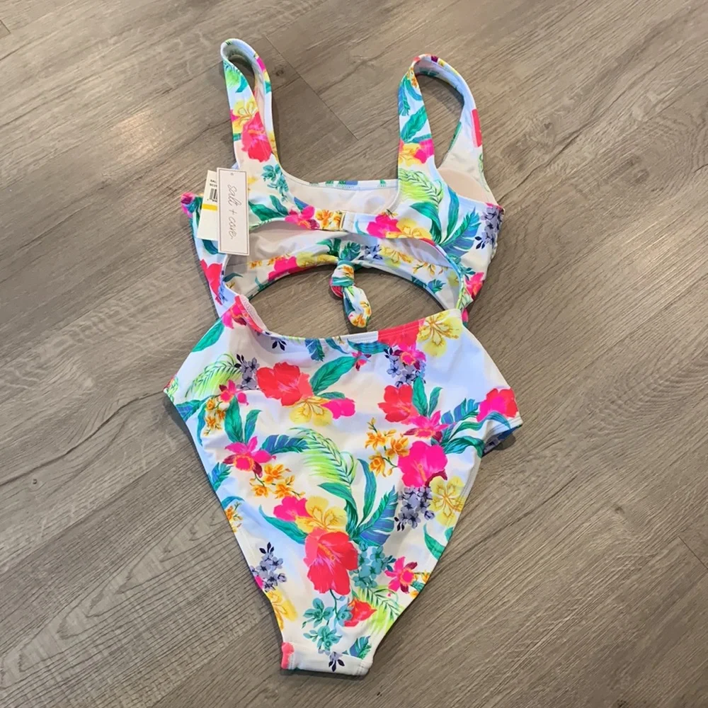 SALT + COVE Juniors' Retro Hibiscus Knot- Front One-Piece Swimsuit
